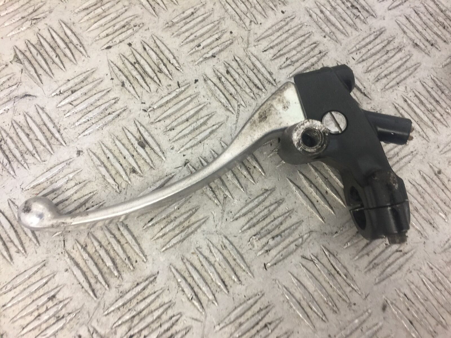 HONDA CB900 CB 900 HORNET CLUTCH LEVER AND BRACKET  YEAR 2002-06 (STOCK 633)