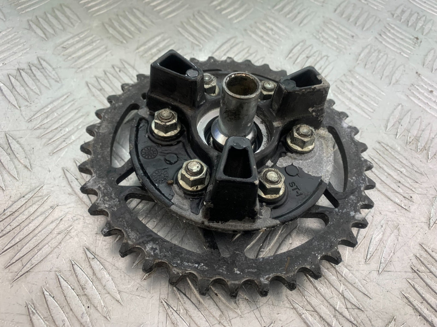 ROYAL ENFIELD HIMALAYAN 411 SPROCKET CARRIER  YEAR 2018-2023 (CMB1279)