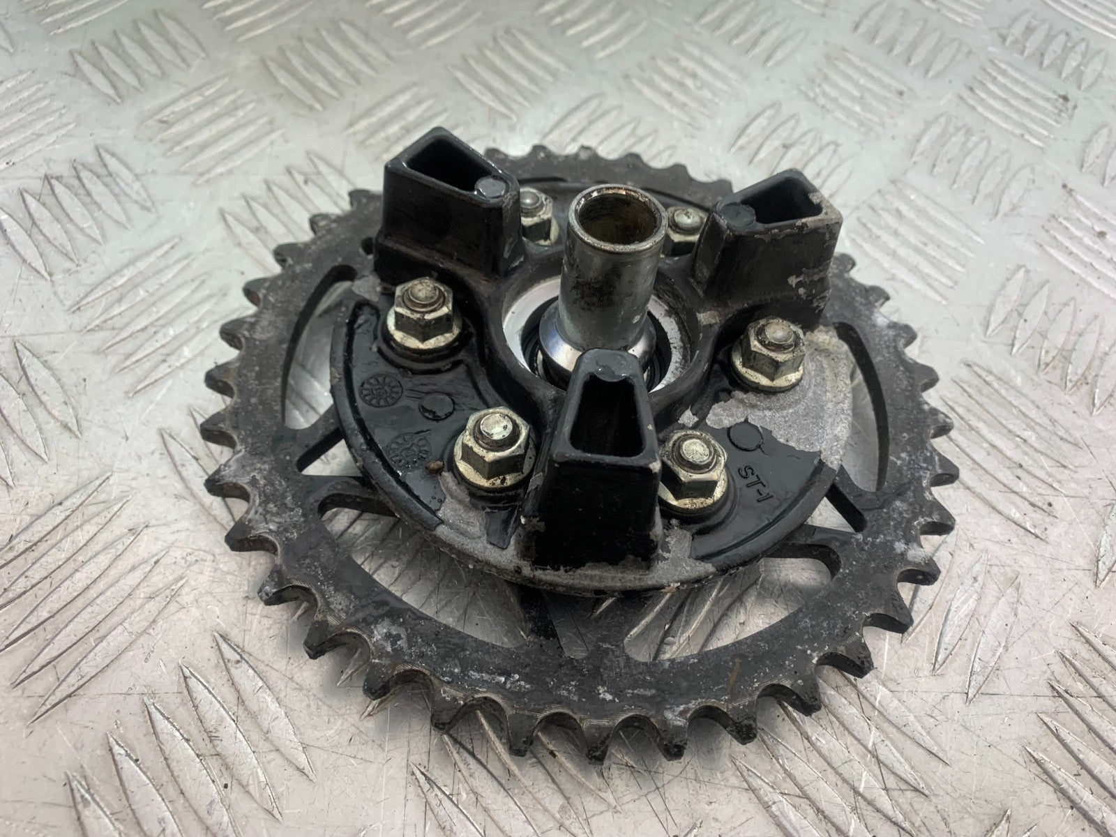 ROYAL ENFIELD HIMALAYAN 411 SPROCKET CARRIER  YEAR 2018-2023 (CMB1279)