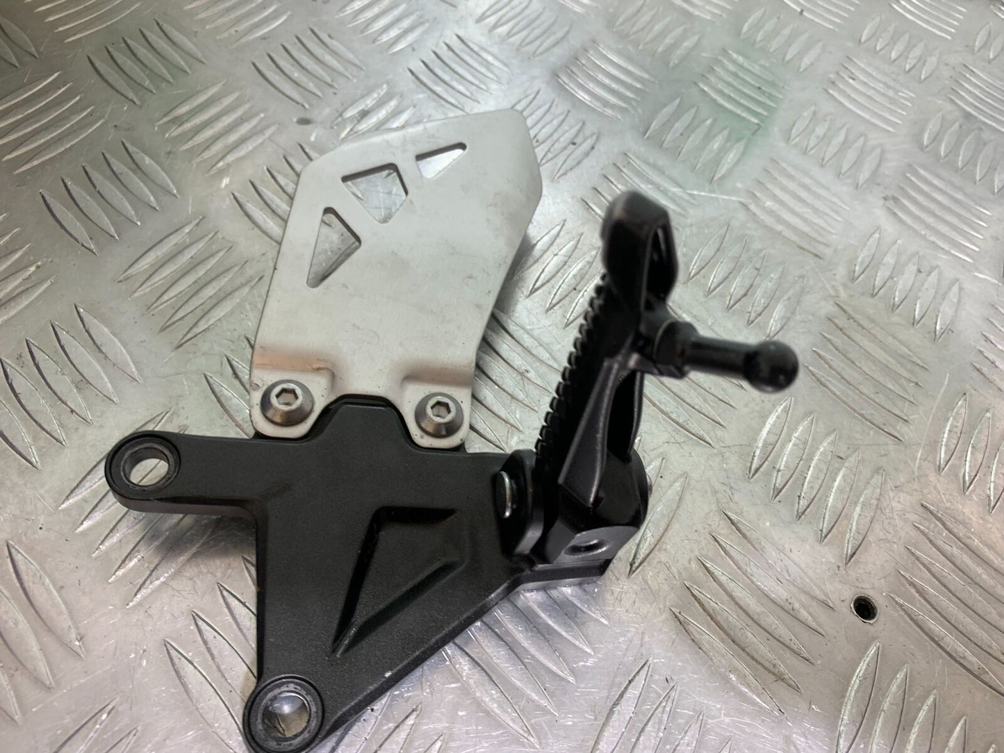 KAWASAKI ZX10R ZX 10R FRONT LEFT HANGER   YEAR 2016-2020 (CMB1015)