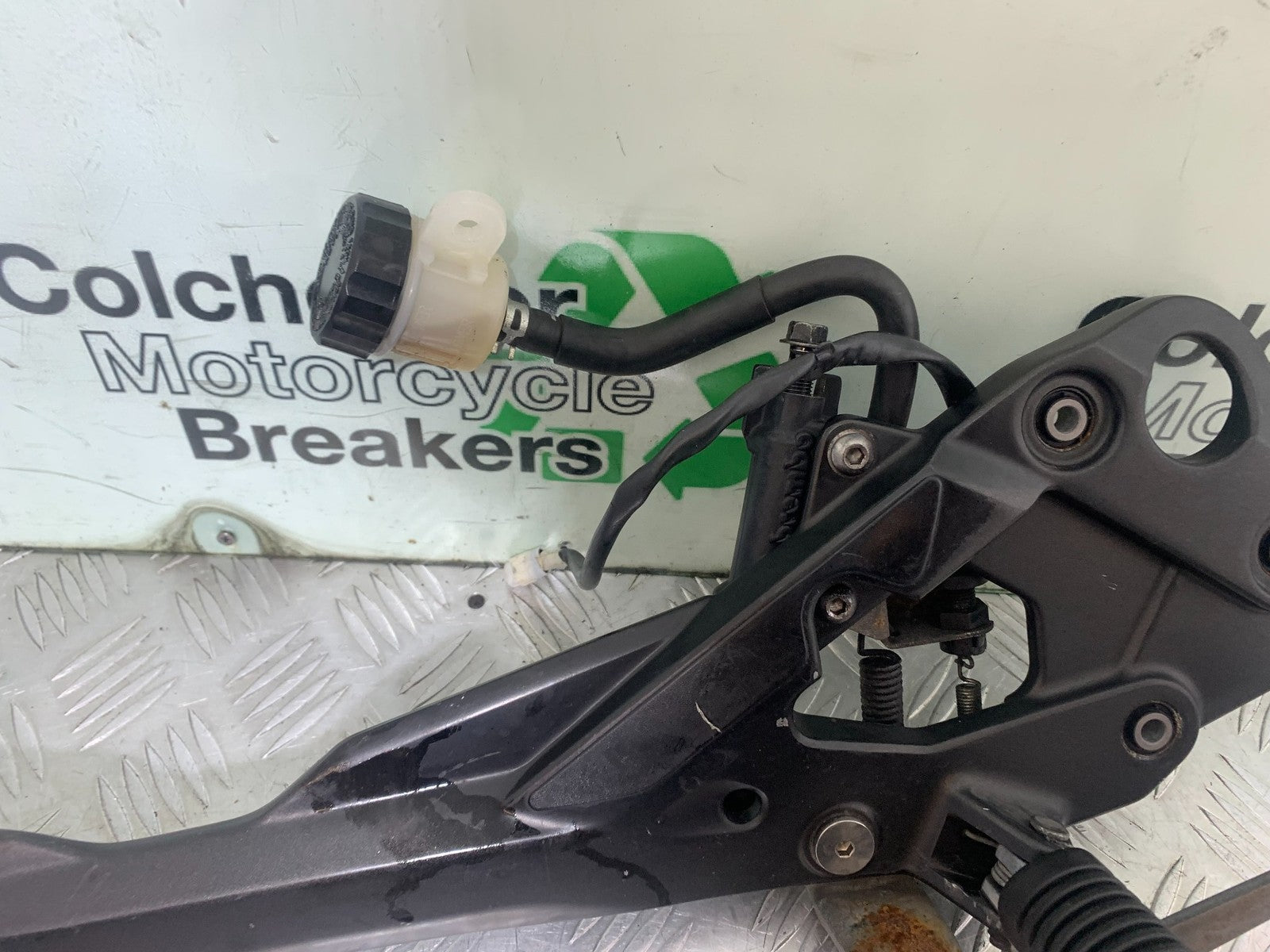 YAMAHA XJ6 XJ6-S FRONT RIGHT HANGER  YEAR 2009-2015  (CMB1212)