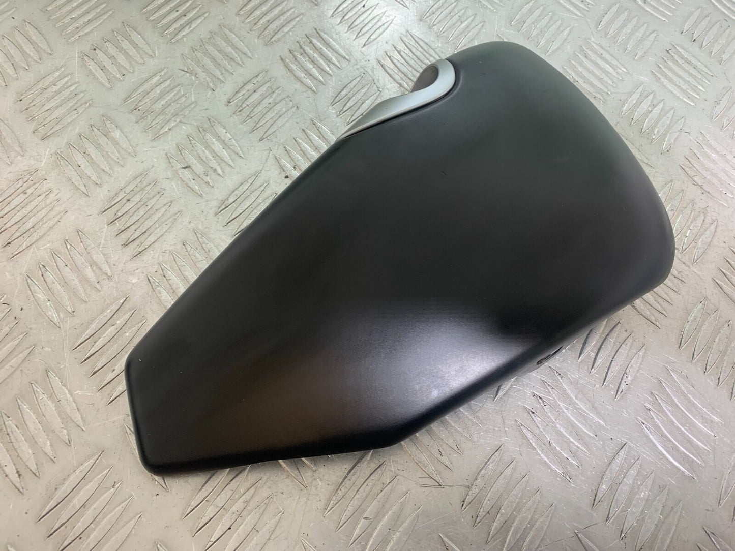 HARLEY DAVIDSON XL883 N IROD OIL TANK COVER  YEAR 2020  (CMB1116)