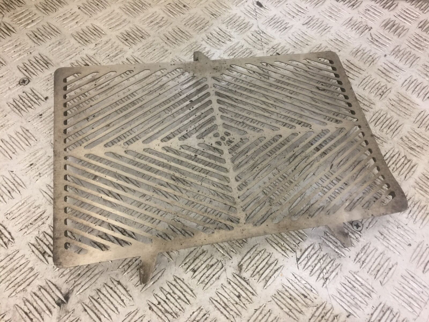KAWASAKI Z750 Z 750 RADIATOR GUARD  YEAR 2009-2012 (STOCK 670)