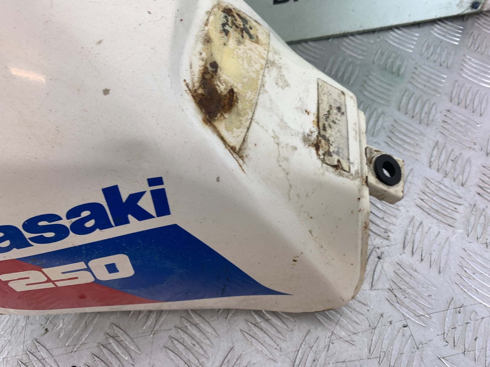 KAWASAKI KLR250 KLR 250 PETROL TANK YEAR 1984-2001 (CMB1225)