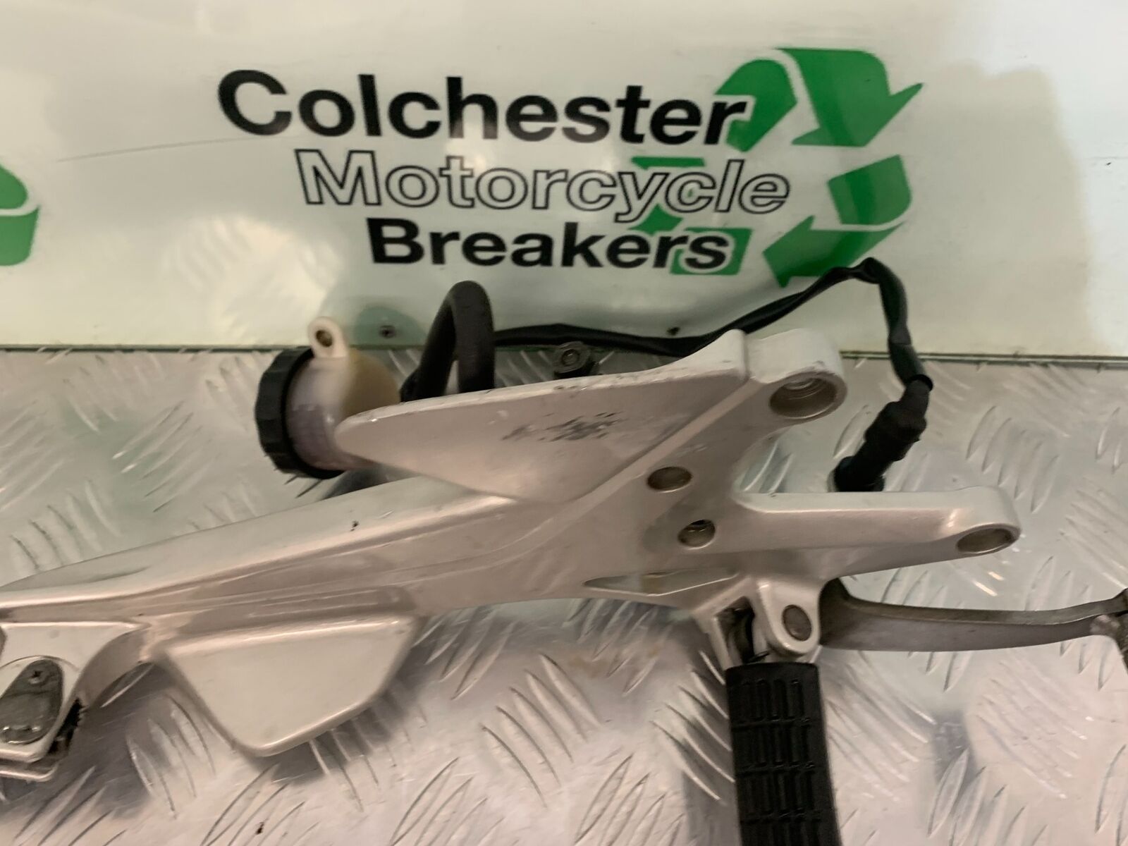 HONDA CBF600 CBF 600 SA-5 FRONT RIGHT HANGER YEAR 2004 -07  (STOCK 965)