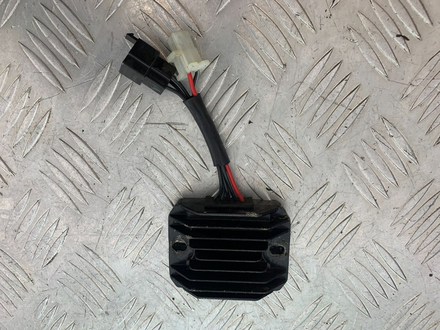 MUTT GT-SS 125 REGULATOR YEAR 2020- 2024 (CMB1085)