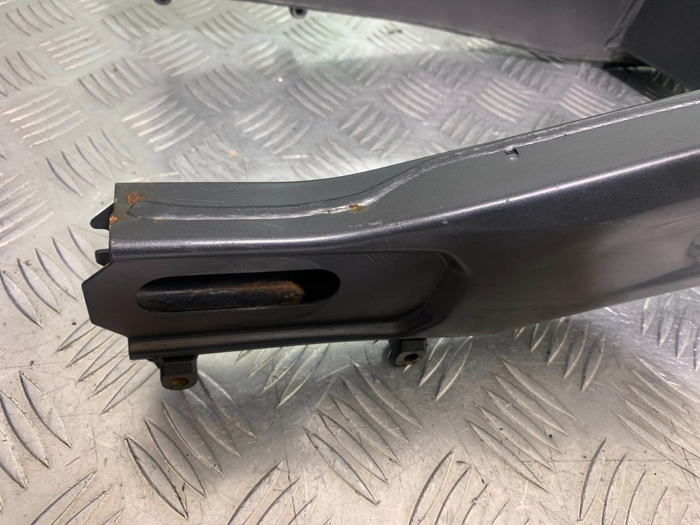 YAMAHA YZF R7 SWINGARM YEAR 2022-2025 (CMB1255)