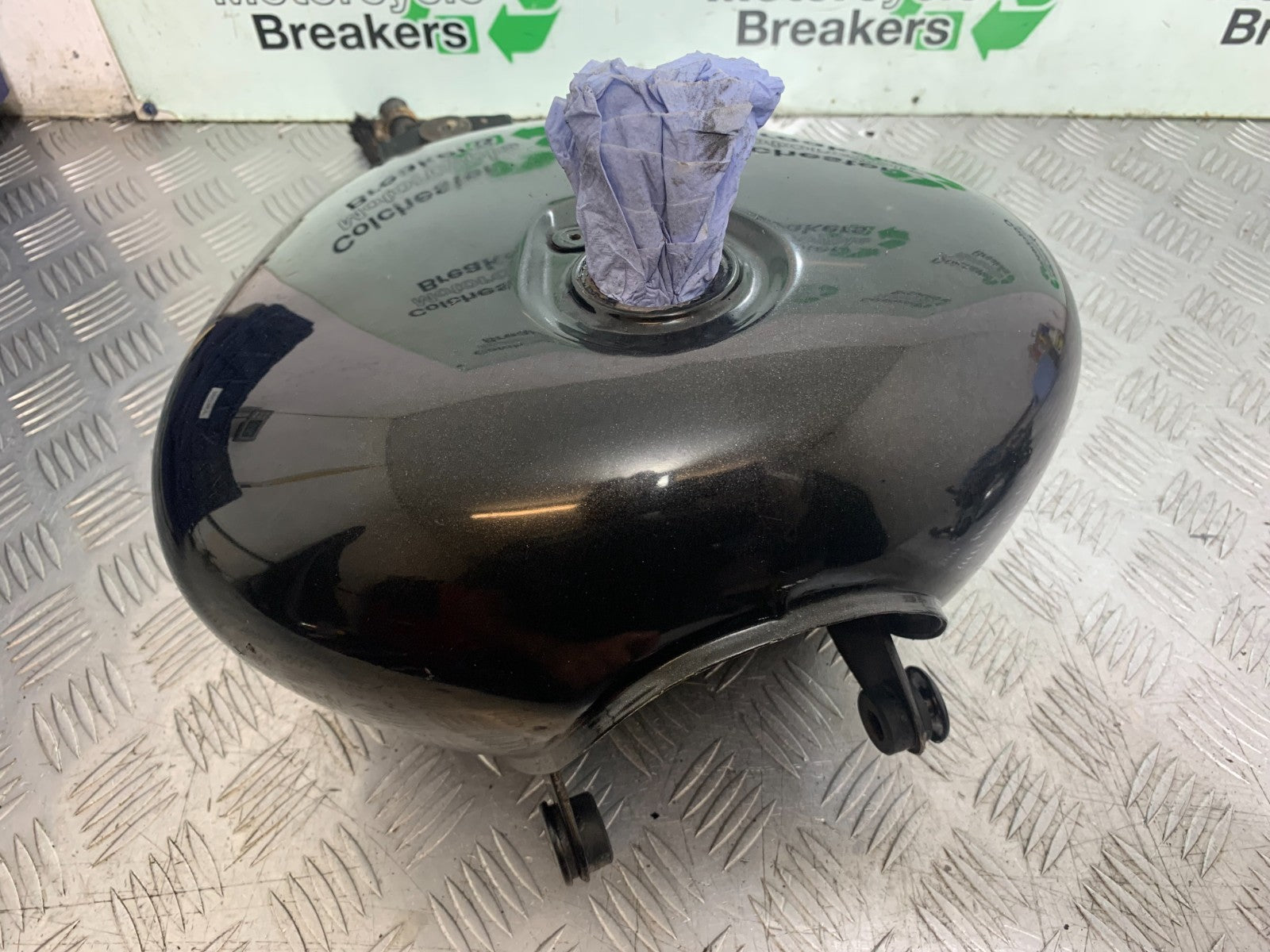HONDA VT700 VT 700 SHADOW PETROL TANK  YEAR 1984-85 (CMB1328)