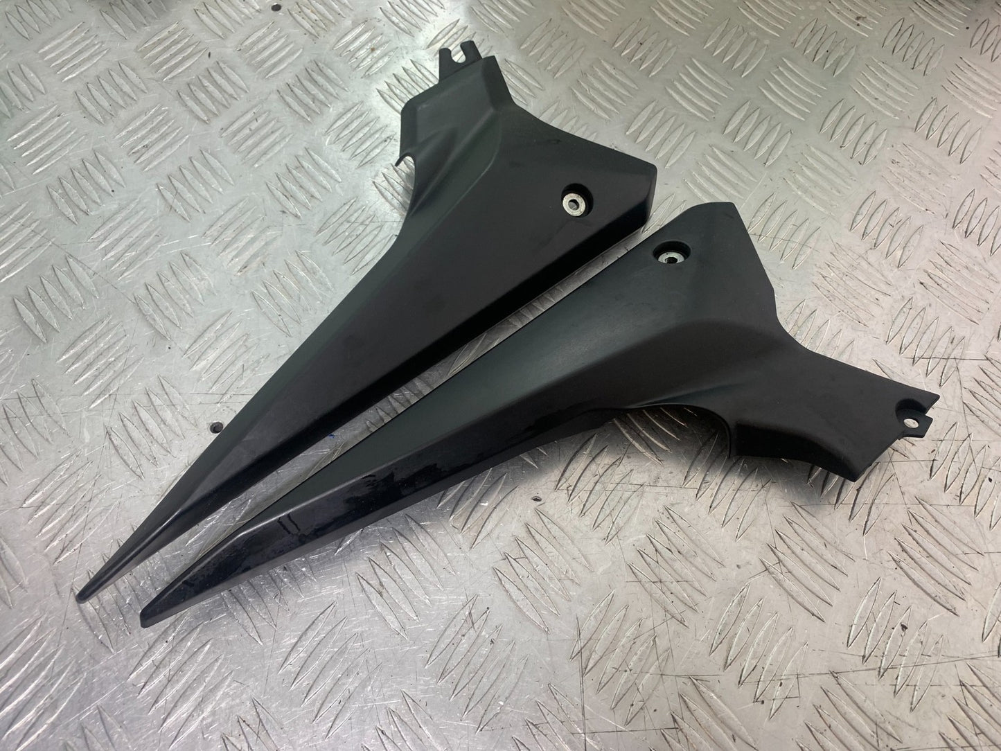 YAMAHA XJ6 XJ6-S LEFT AND RIGHT SIDE COVERS  YEAR 2009-2015  (CMB1212)