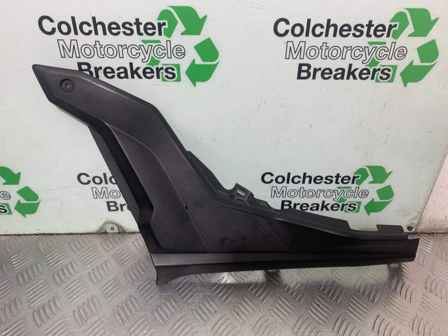 YAMAHA YZF-R125 YZF 125 LEFT SIDE INFILL PANEL  YEAR 2019-2022 (CMB1263)