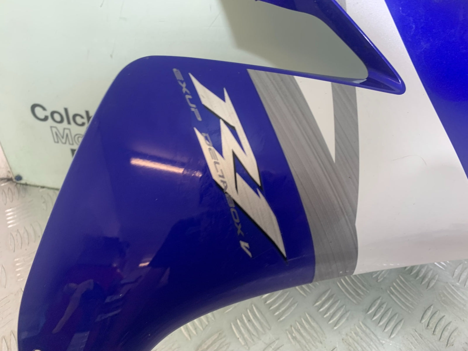 YAMAHA YZF R1 RIGHT FAIRING PANEL YEAR 2004-2006 (CMB1155)