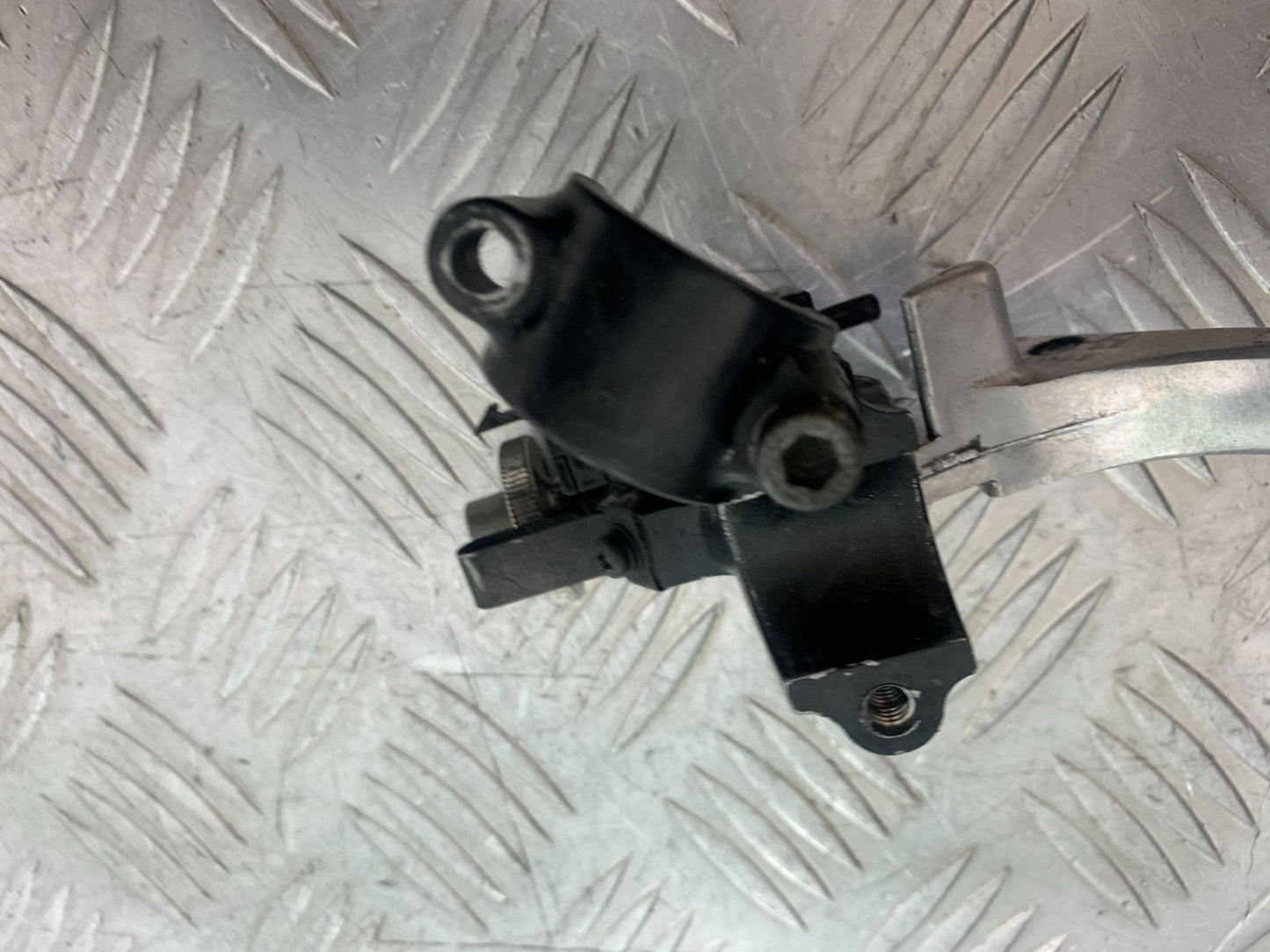 KAWASAKI ZX9R ZX9 E1 CLUTCH LEVER AND BRACKET   YEAR 2000-01 (CMB1171)