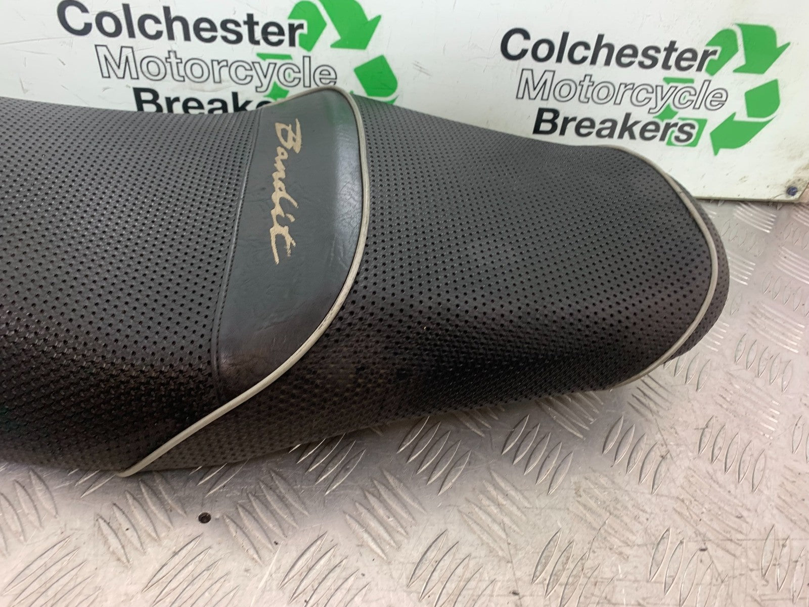SUZUKI GSF600 GSF 600 BANDIT SEAT 2000-2004 (CMB1269)