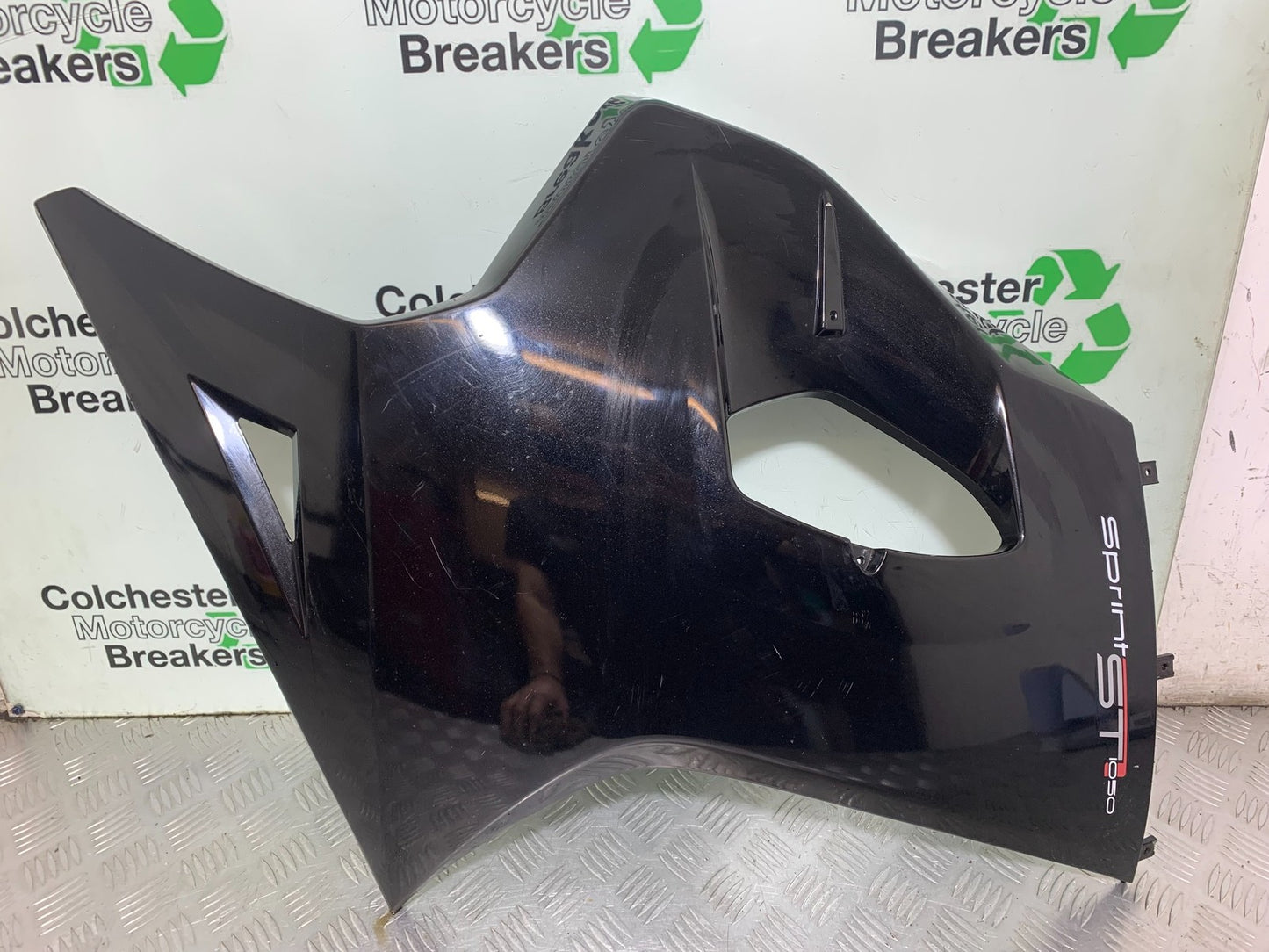 TRIUMPH 1050 SPRINT ST RIGHT SIDE FAIRING  2003-2011 (CMB1285)