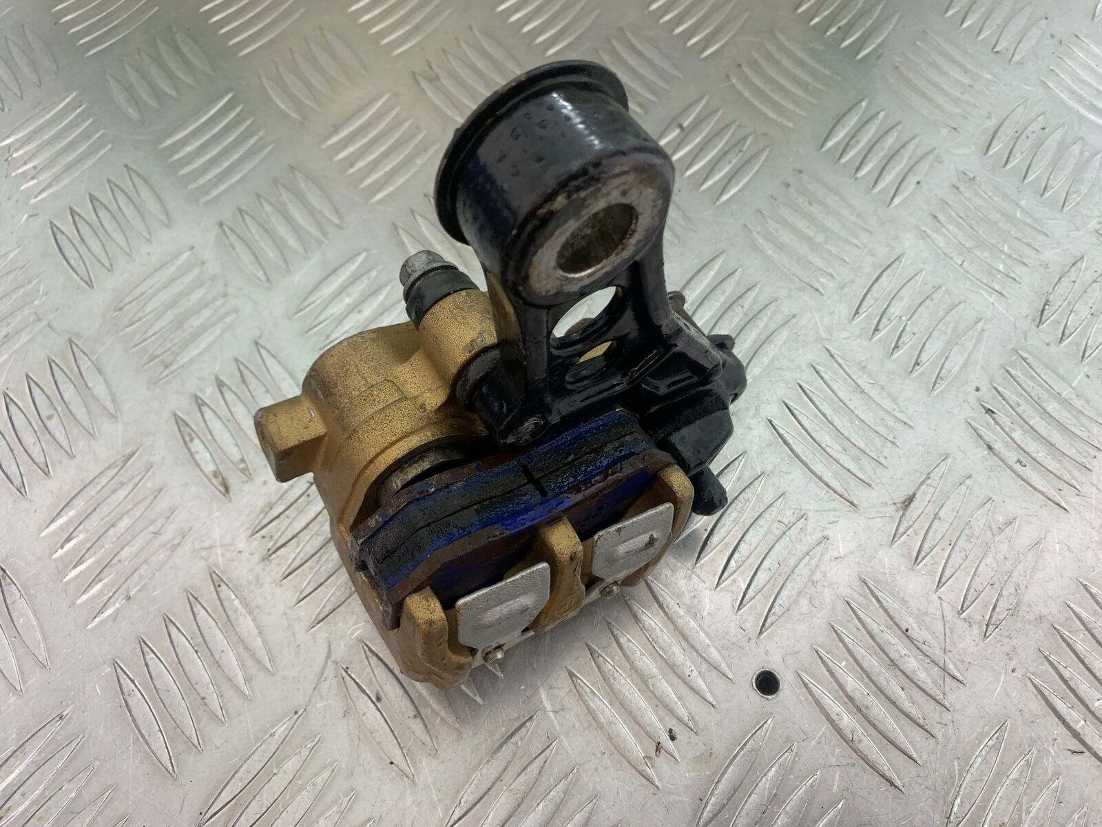 HONDA VFR400 VFR 400 NC21 REAR BRAKE CALIPER    YEAR 1986-87 (CMB1043)