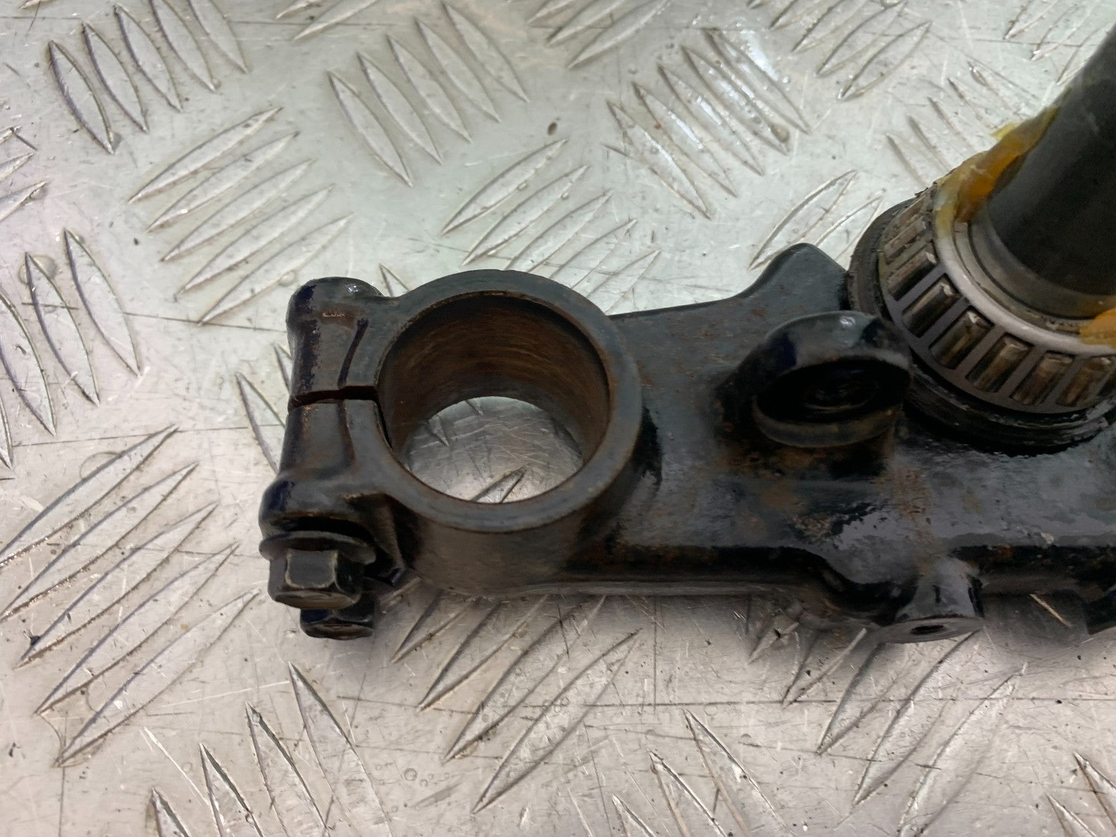 KAWASAKI KLR250 KLR 250 BOTTOM YOKE  YEAR 1984-2001 (CMB1225)