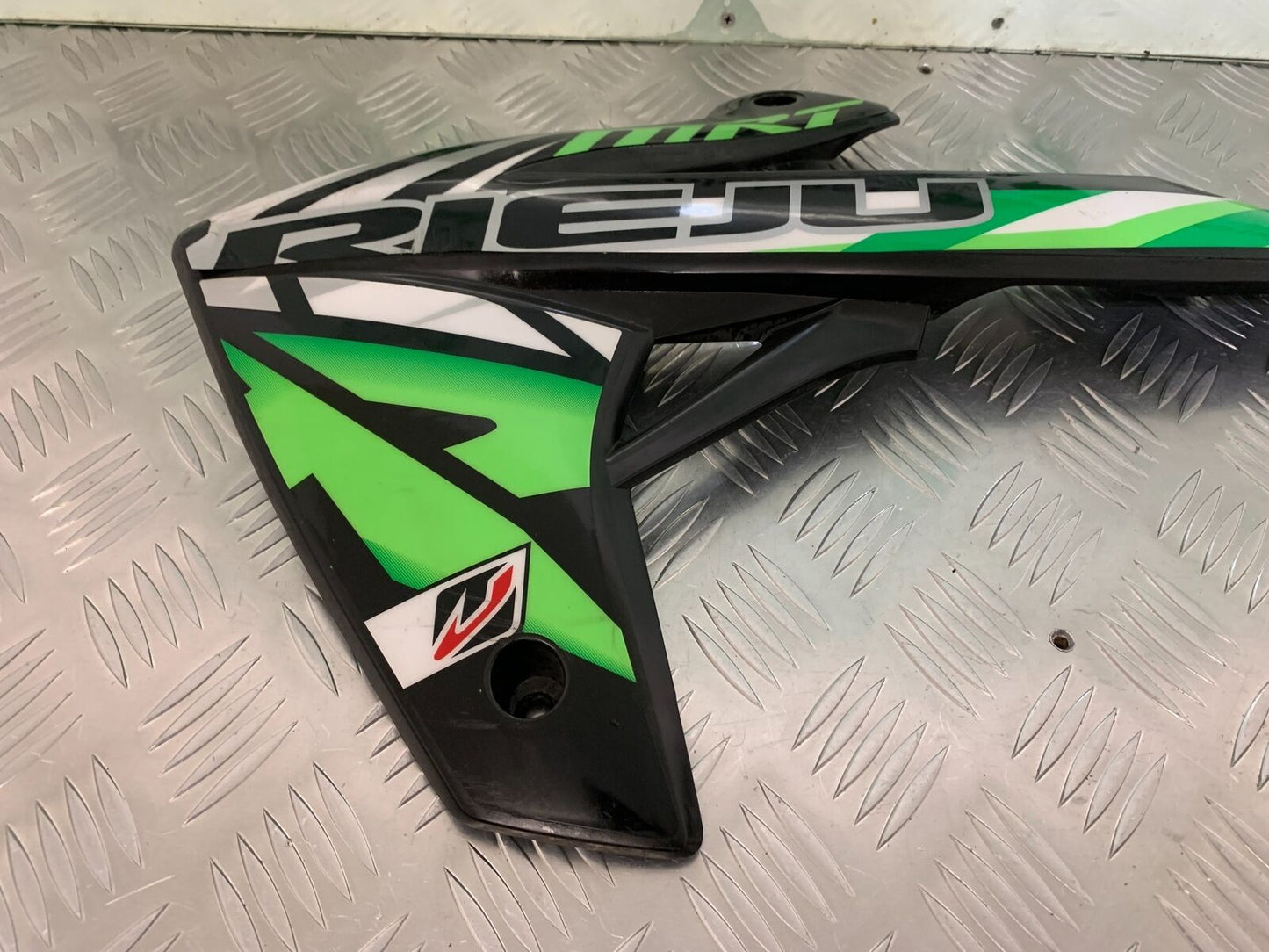 RIEJU 125 MARATHON SM PRO LEFT TANK PANEL YEAR 2015(STOCK 938)