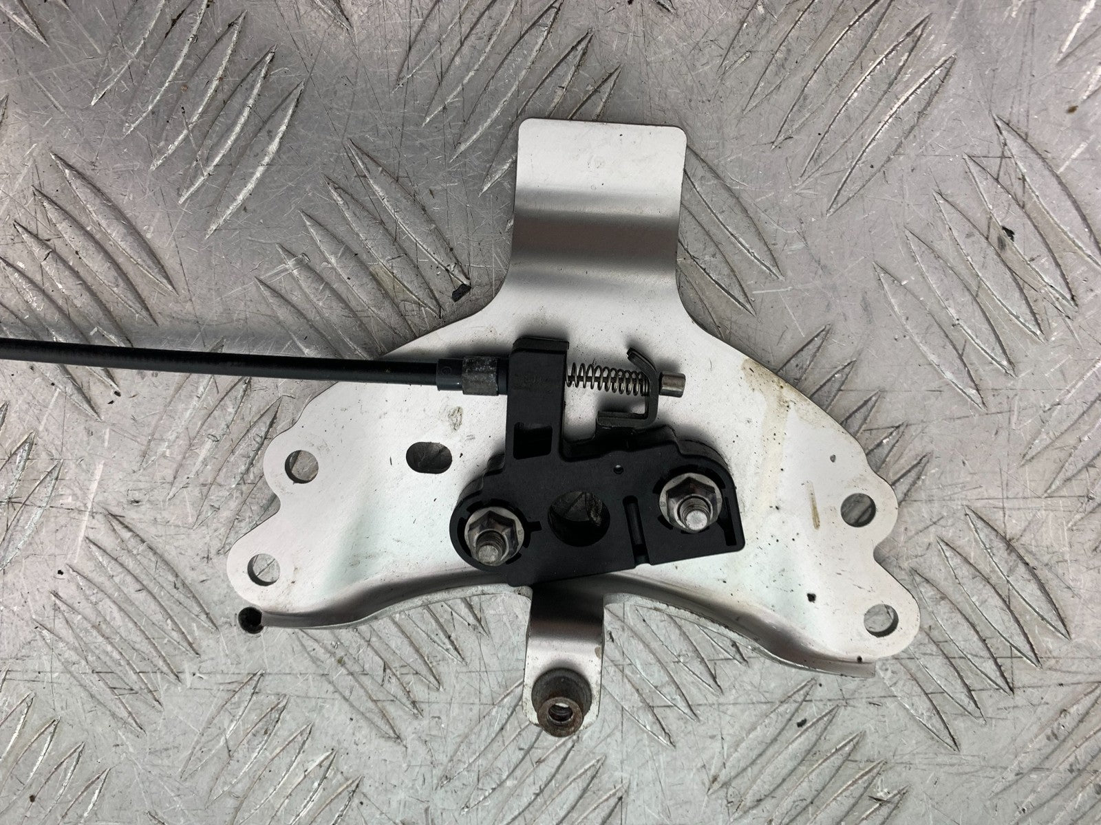 TRIUMPH 675 STREET TRIPLE RX SEAT CATCH AND CABLE   2015- 2017 (CMB1299)