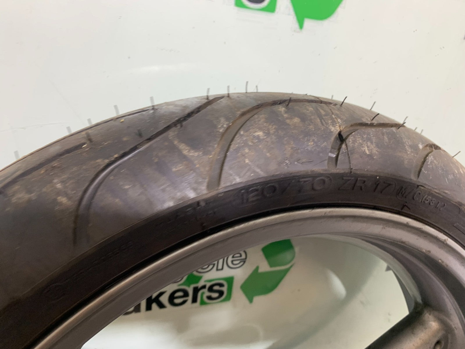 TRIUMPH 955I SPRINT RS FRONT WHEEL (NEW TYRE)  YEAR 1999-03 (CMB1313)