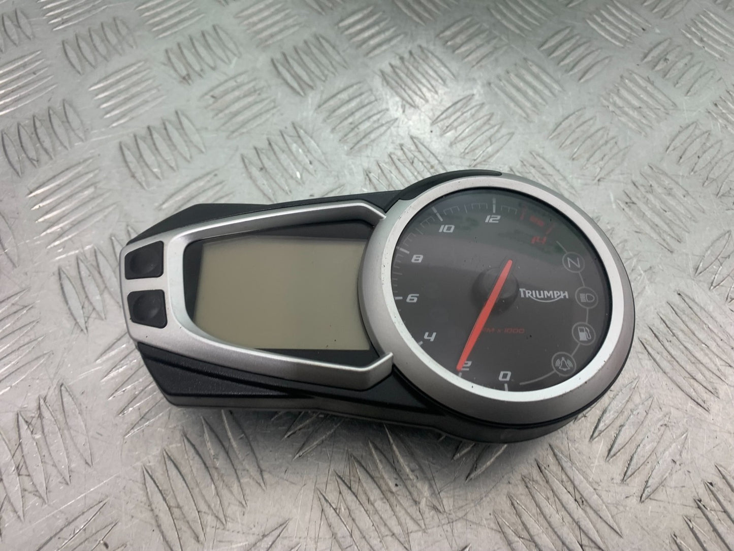 TRIUMPH 675 STREET TRIPLE RX CLOCKS SPEEDO DASH   2015- 2017 (CMB1299)