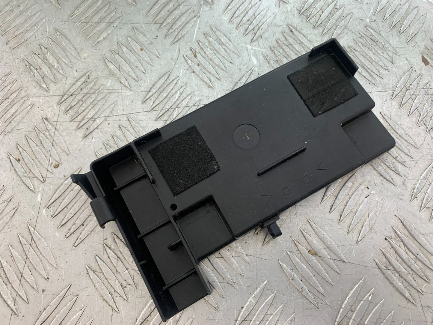YAMAHA XVS 1300 MIDNIGHT STAR BATTERY TRAY LID  YEAR 2007-16 (CMB1200)
