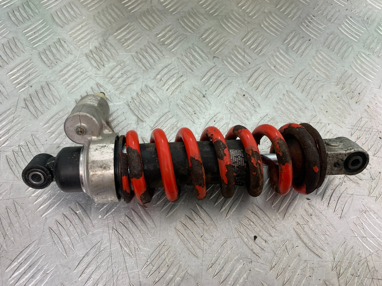 TRIUMPH 955i SPRINT ST REAR SHOCK  YEAR 1999-04 (CMB1230)
