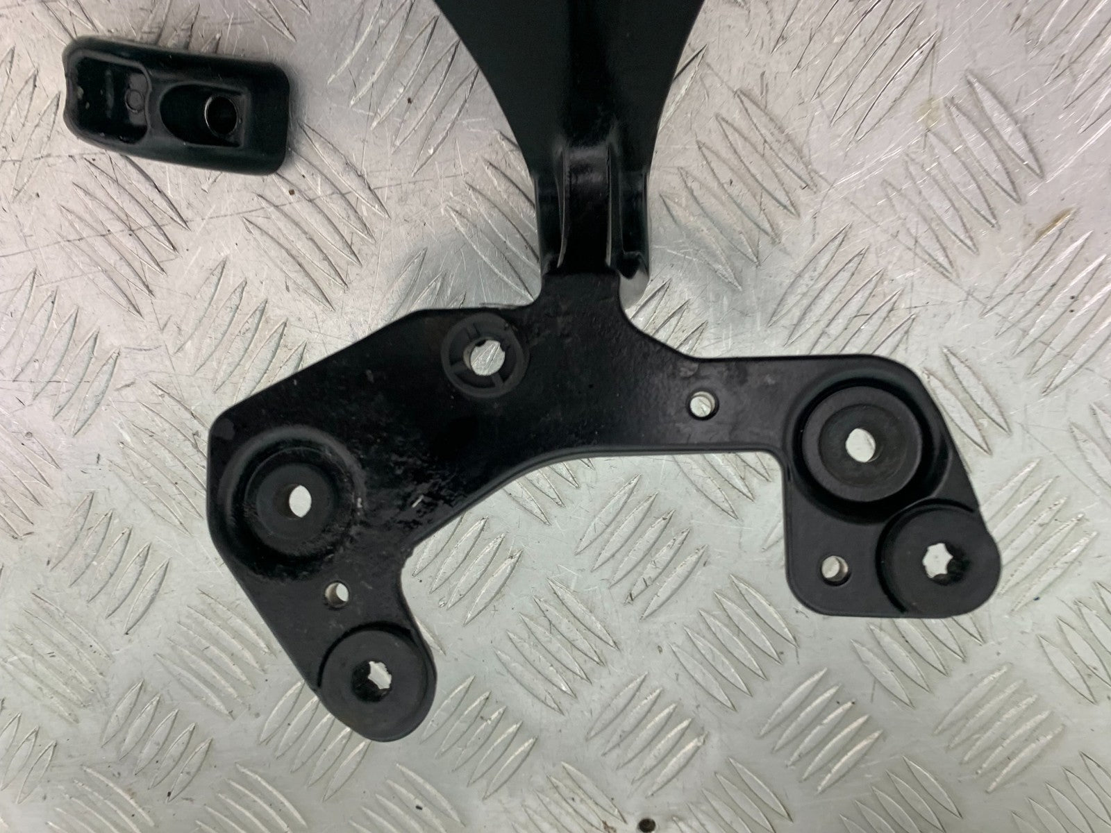 TRIUMPH 675 STREET TRIPLE RX FAIRING BRACKET   2015- 2017 (CMB1299)