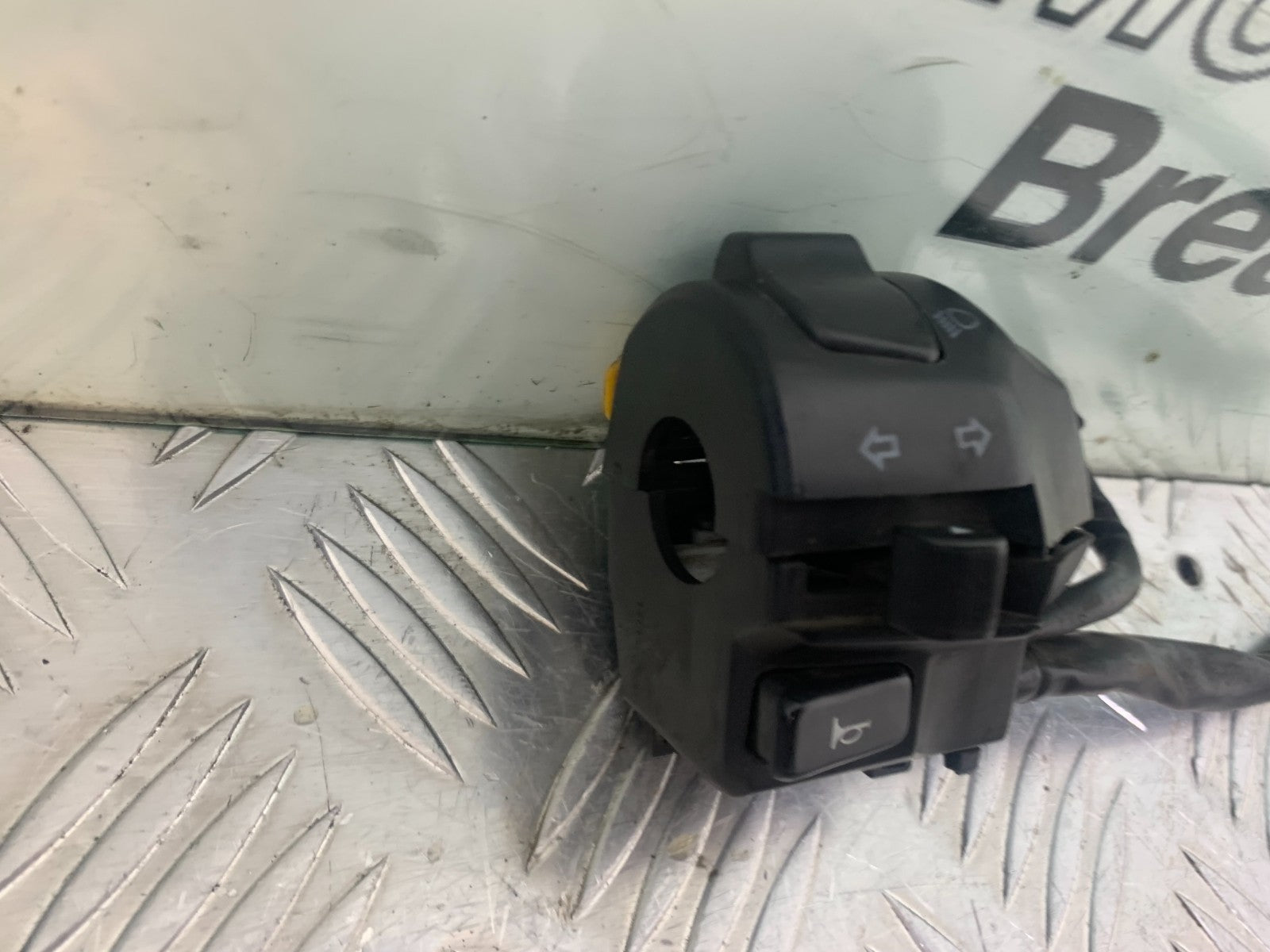 ROYAL ENFIELD HIMALAYAN 411 LEFT SWITCH GEAR  YEAR 2018-2023 (CMB1322)