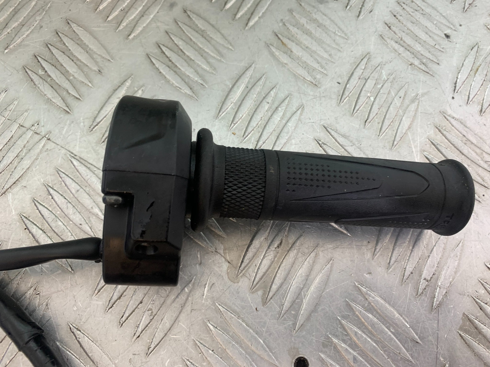 TRIUMPH TRIDENT 660 THROTTLE AND GRIP  YEAR 2021-2024 (CMB1148)