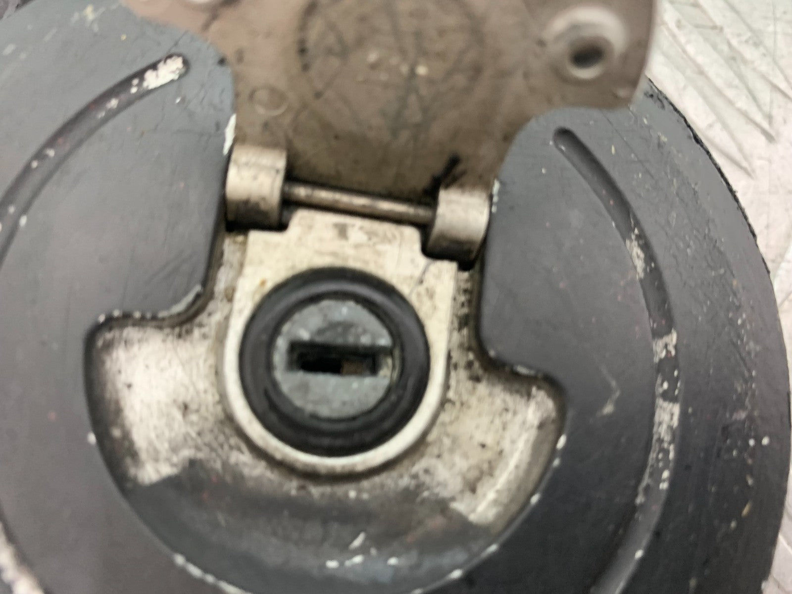 HONDA CB600 CB 600 HORNET IGNITION AND PETROL CAP   YEAR 1998-2002 (CMB1297)