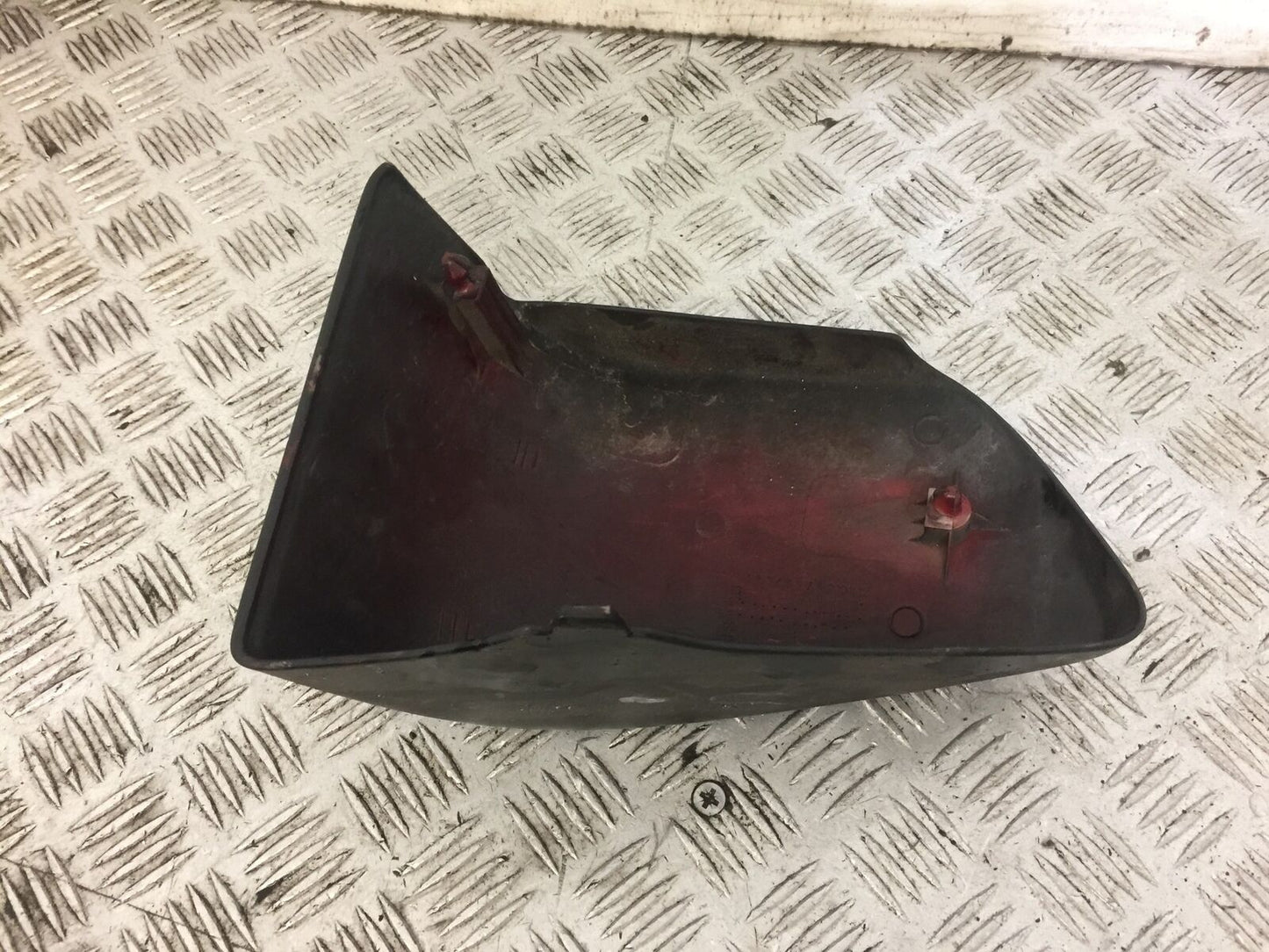 HONDA VT750 VT 750 SHADOW LEFT SEAT PANEL    YEAR 1998-99 (STOCK 685)