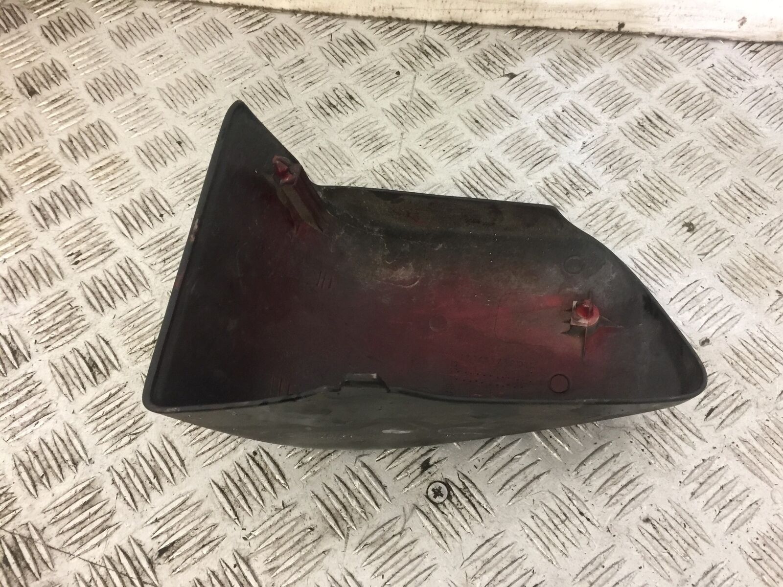 HONDA VT750 VT 750 SHADOW LEFT SEAT PANEL    YEAR 1998-99 (STOCK 685)