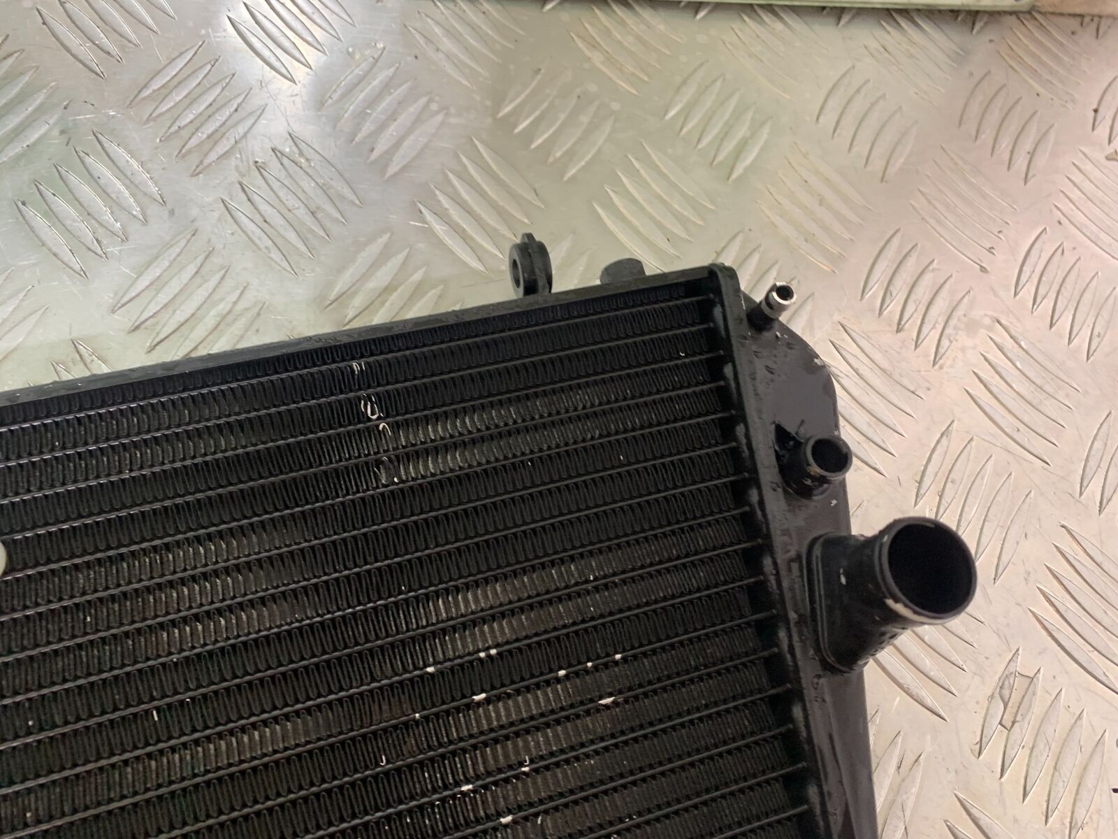 APRILIA SL750 SL 750 SHIVER RADIATOR   YEAR 2012 (CMB1074)