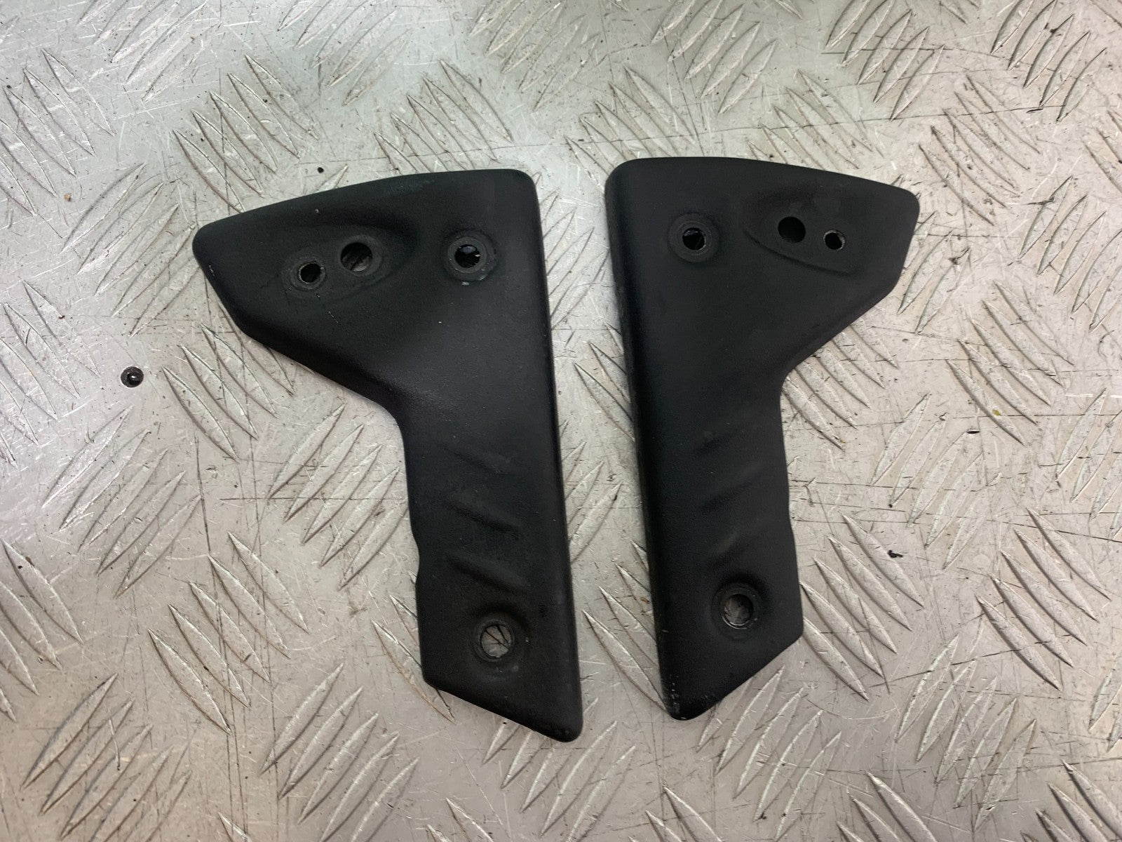 TRIUMPH 1050 SPEED TRIPLE RADIATOR COVERS  YEAR 2005-2007 (CMB1322)