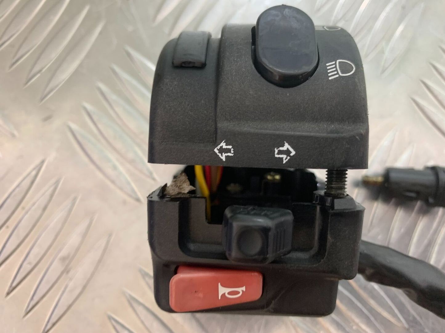 TRIUMPH 600 DAYTONA LEFT SWITCH GEAR  YEAR 2003-2006 (STOCK 999)