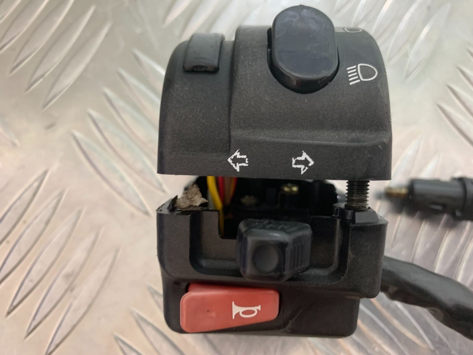 TRIUMPH 600 DAYTONA LEFT SWITCH GEAR  YEAR 2003-2006 (STOCK 999)