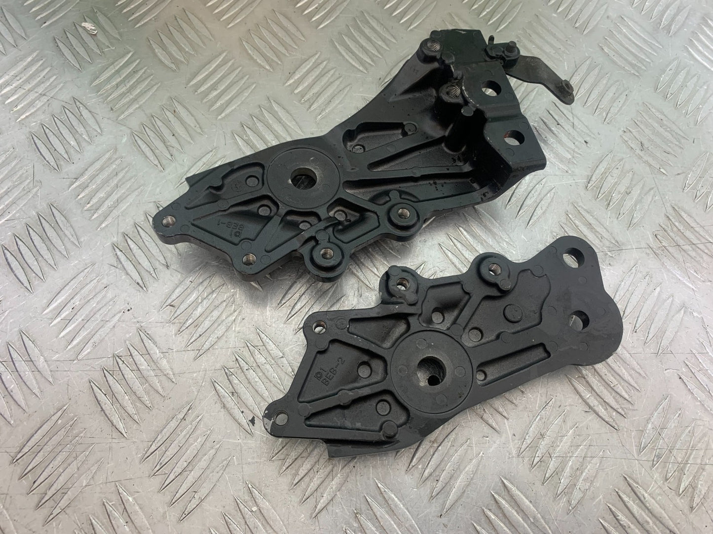 YAMAHA YZF R7 HANGER FRAME MOUNTS   YEAR 2022-2025 (CMB1255)