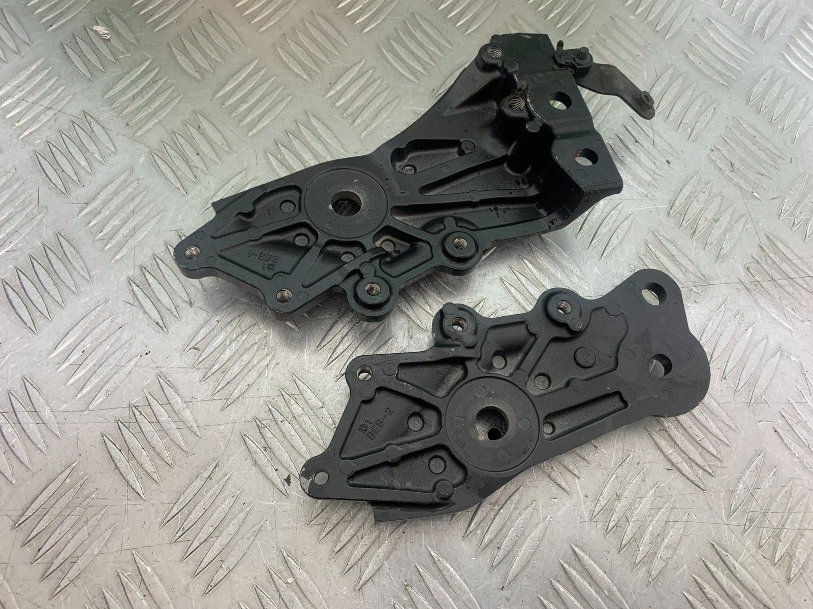 YAMAHA YZF R7 HANGER FRAME MOUNTS   YEAR 2022-2025 (CMB1255)