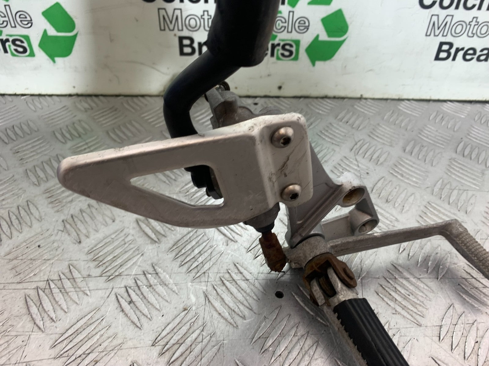SUZUKI SV650 SV 650 mk1 FRONT RIGHT HANGER   YEAR 1999-2002 (CMB1208)