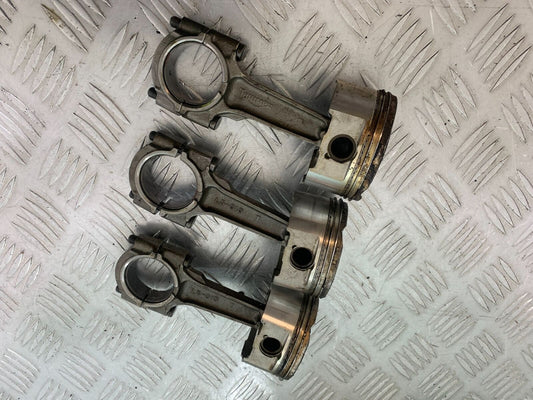 TRIUMPH 955i SPRINT ST CON RODS & PISTONS  YEAR 1999-2004 (STOCK 735)
