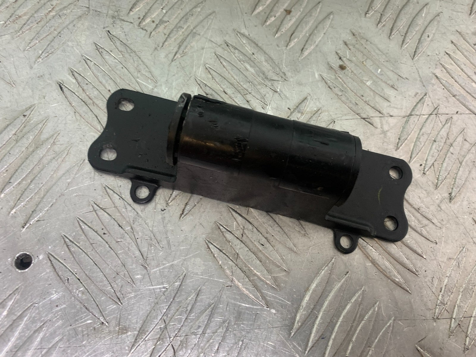 YAMAHA YZF R1 14 B BIG BANG TANK BRACKET   2009-14 (CMB1175)