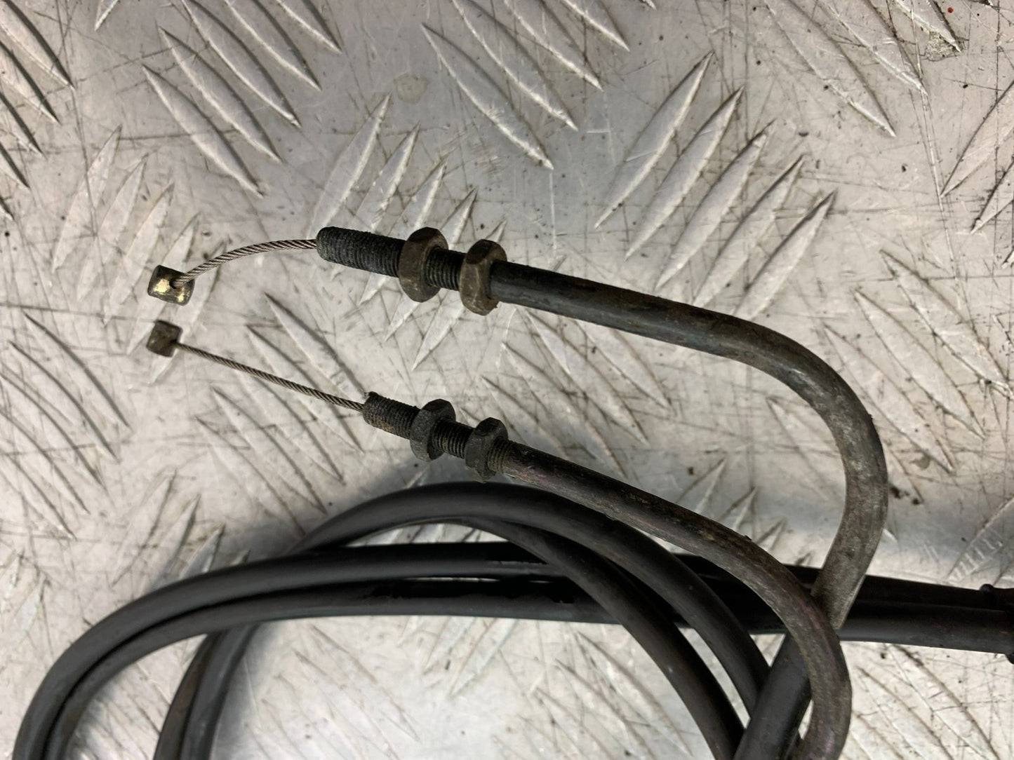 TRIUMPH 955I SPRINT RS THROTTLE AND CABLES  YEAR 1999-03 (CMB1313)