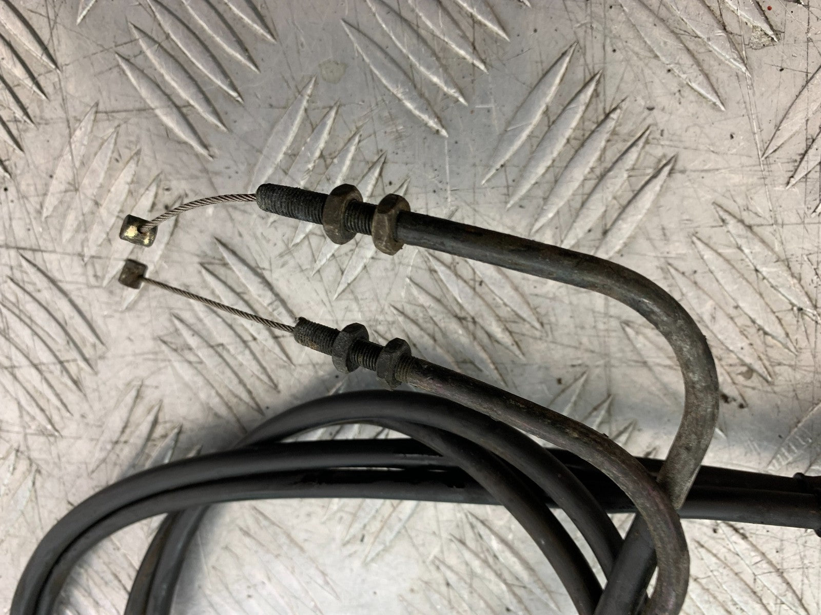 TRIUMPH 955I SPRINT RS THROTTLE AND CABLES  YEAR 1999-03 (CMB1313)