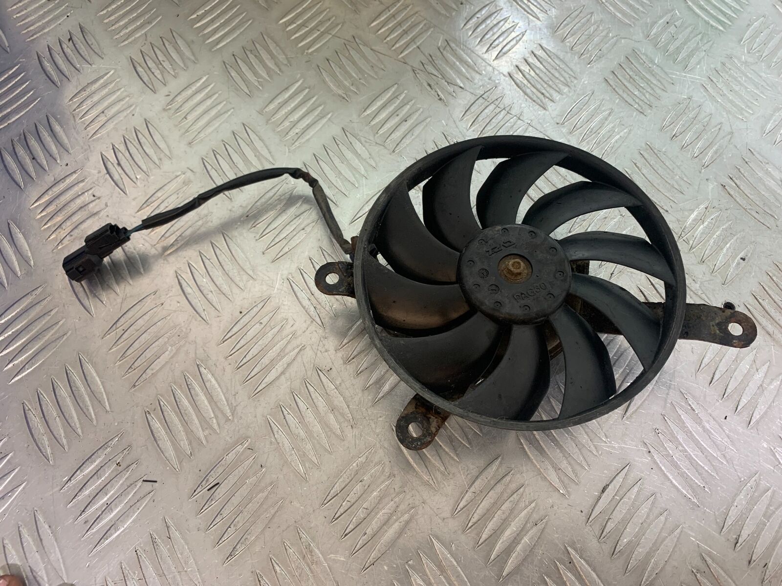 HONDA CBR650 F CBR 650F RADIATOR FAN YEAR 2014-17  (CMB1130)