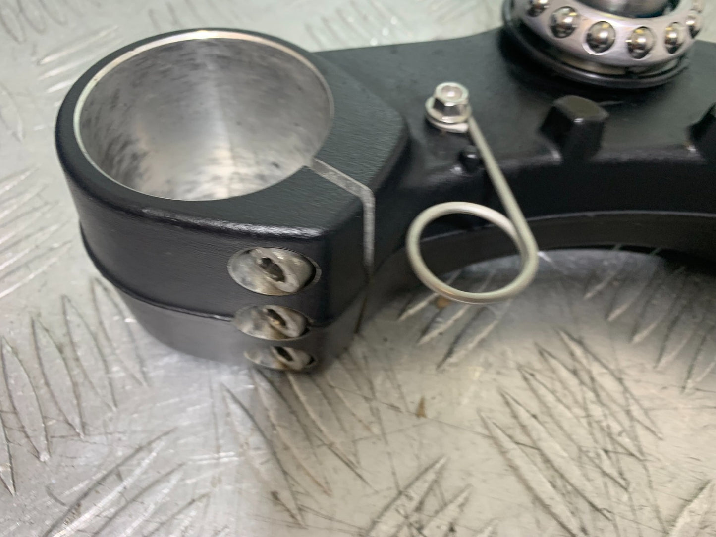 TRIUMPH 1050 SPEED TRIPLE BOTTOM YOKE  YEAR 2005-2007 (CMB1322)