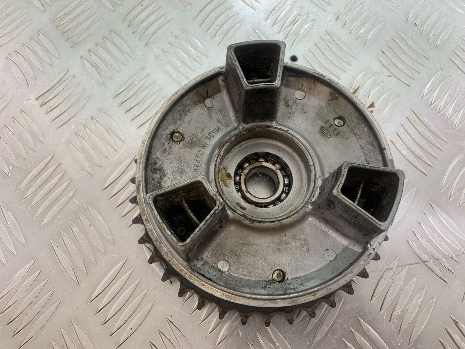 KAWASAKI ZR 750 ZEPHYR SPROCKET CARRIER   YEAR 1991-95 (CMB1008)
