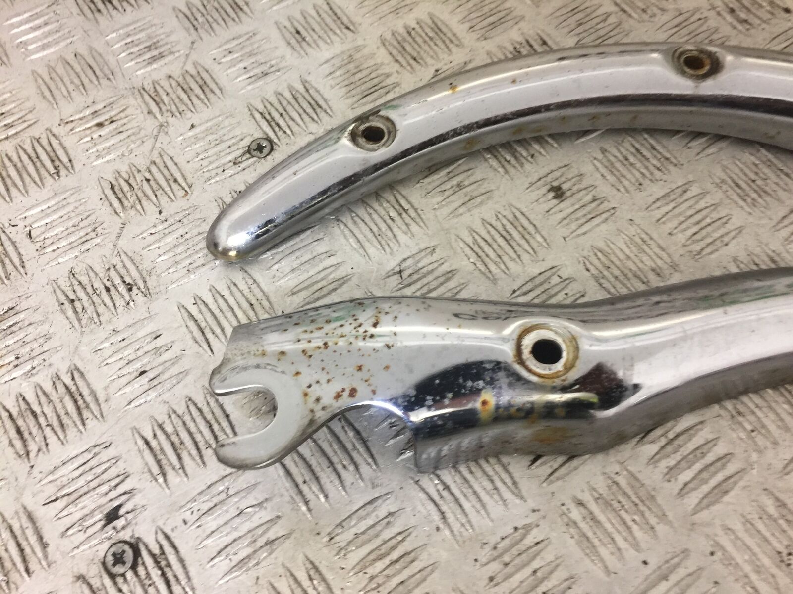 HONDA VT750 VT 750 SHADOW CHROME MUDGUARD RAILS  YEAR 1998-99 (STOCK 685)