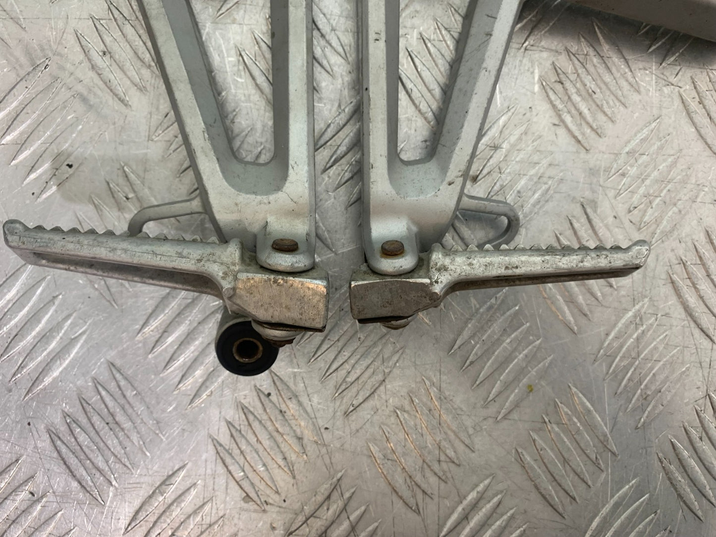 HONDA CBR600 CBR 600 FX FY REAR HANGERS AND PEGS    YEAR 1999-2000 (CMB1287)