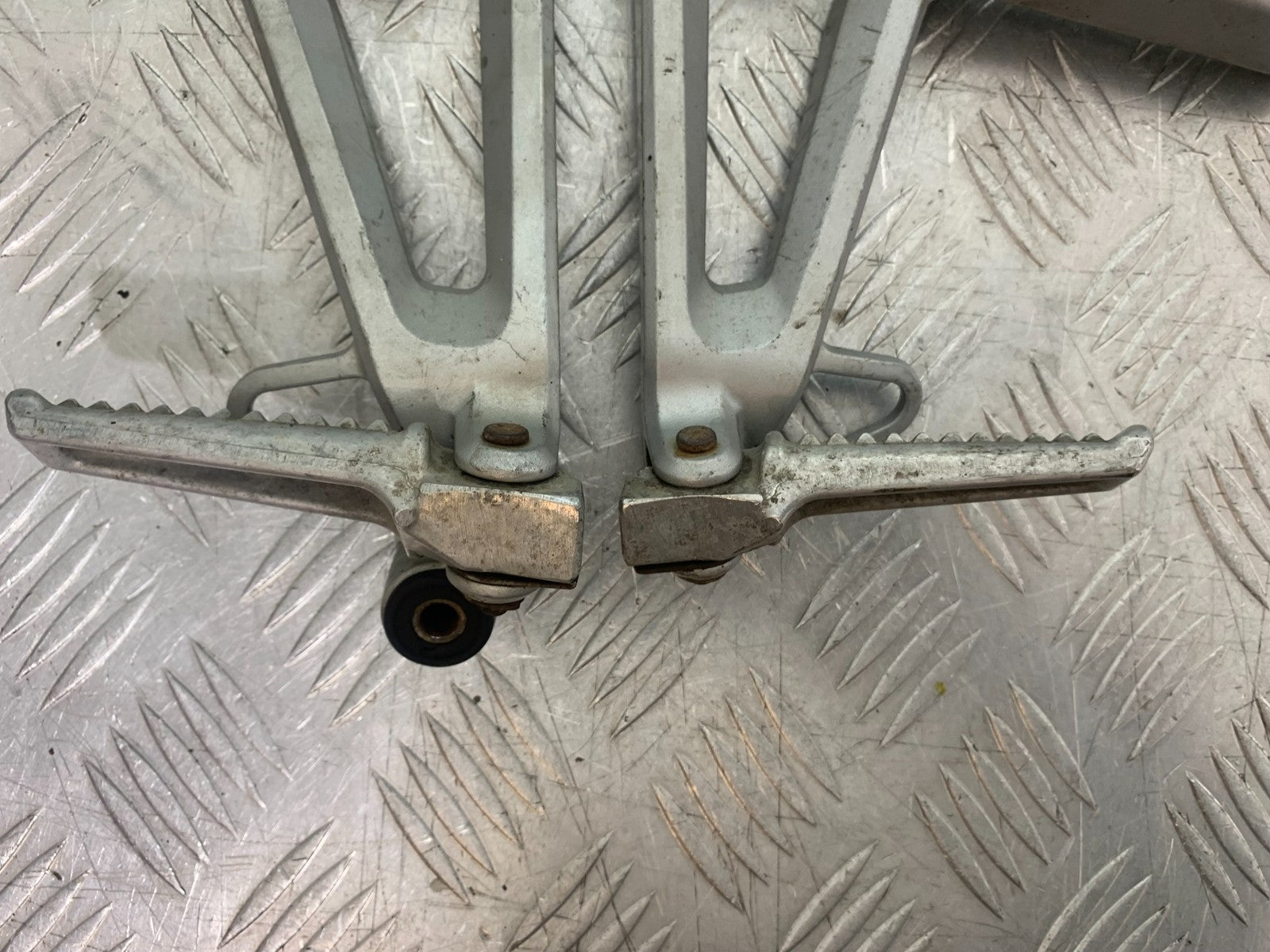 HONDA CBR600 CBR 600 FX FY REAR HANGERS AND PEGS    YEAR 1999-2000 (CMB1287)