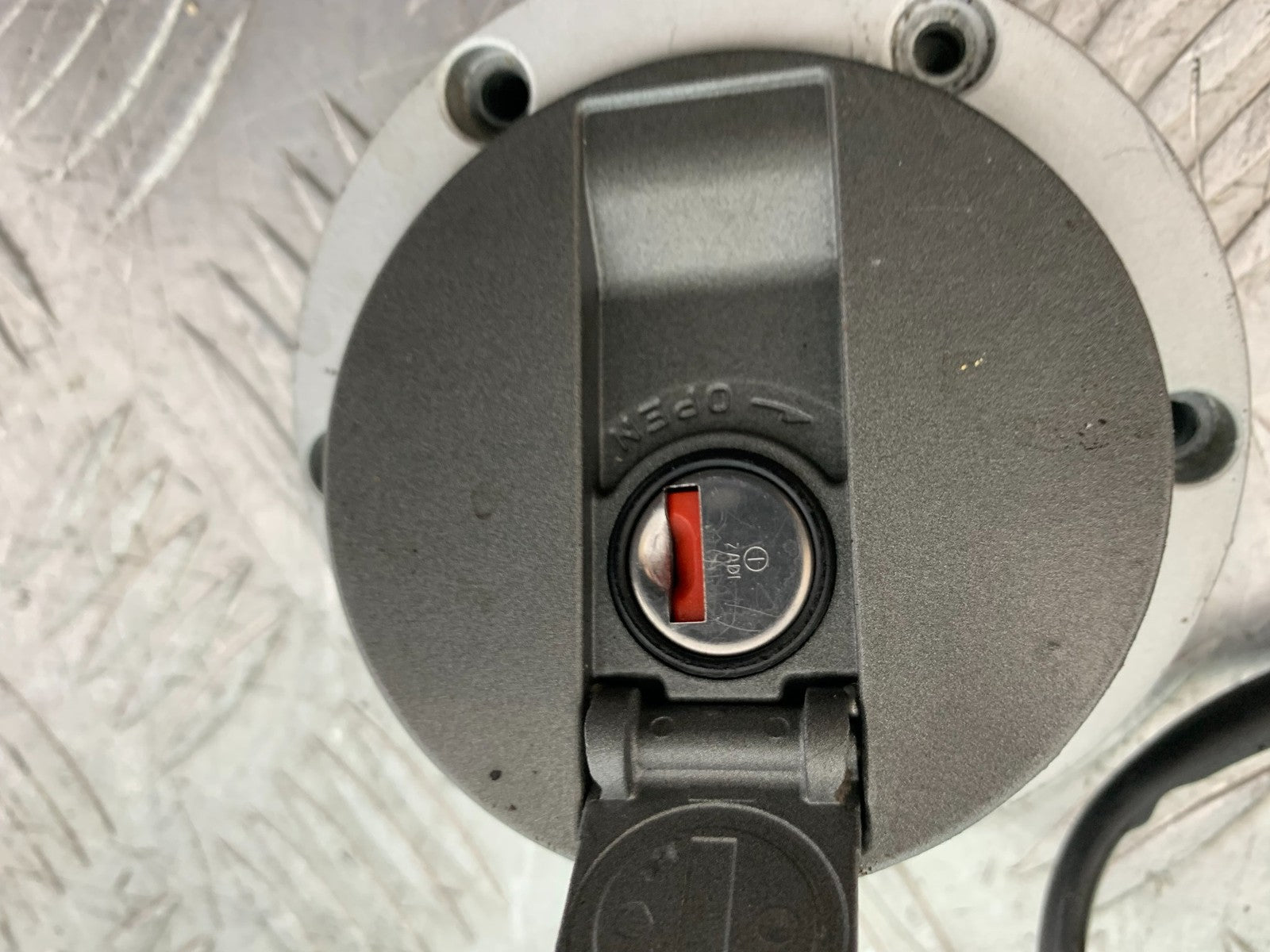 TRIUMPH 955I SPRINT RS LOCKS AND KEY   YEAR 1999-03 (CMB1313)